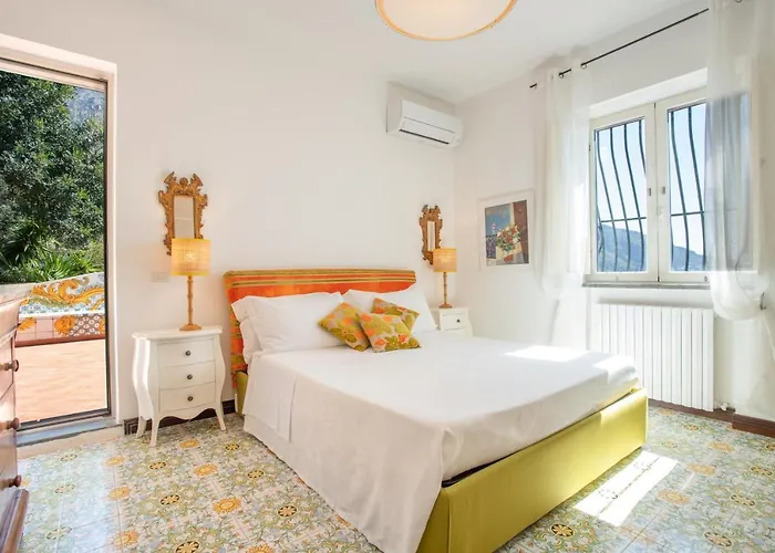 Posea Collection - Levante